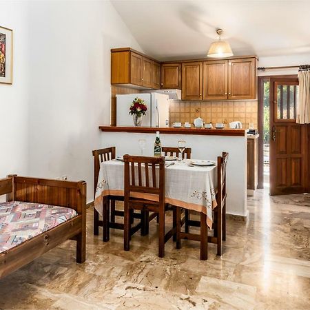 Areti Apartments Poros  Bagian luar foto