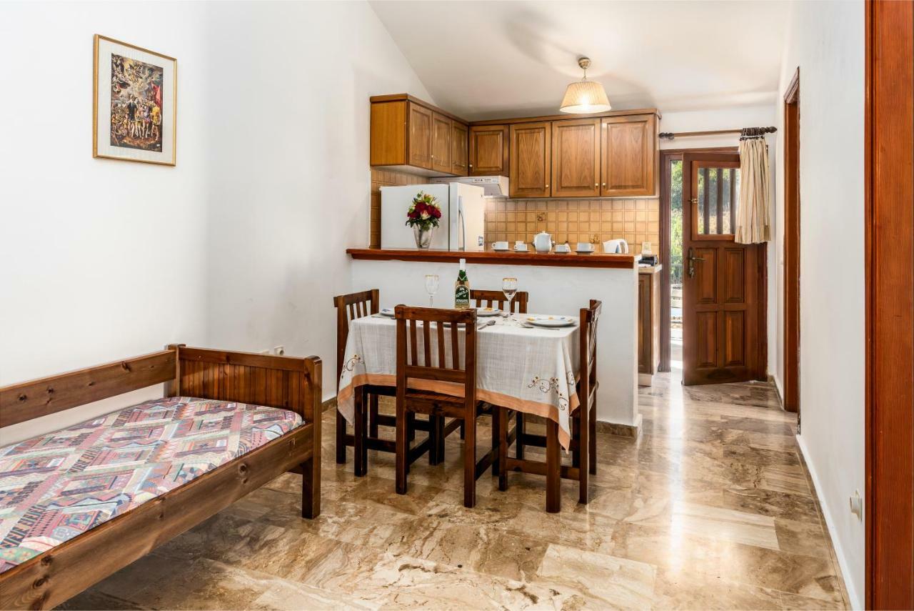 Areti Apartments Poros  Bagian luar foto