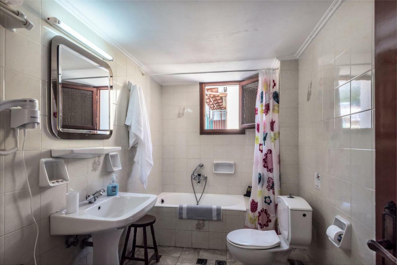Areti Apartments Poros  Bagian luar foto