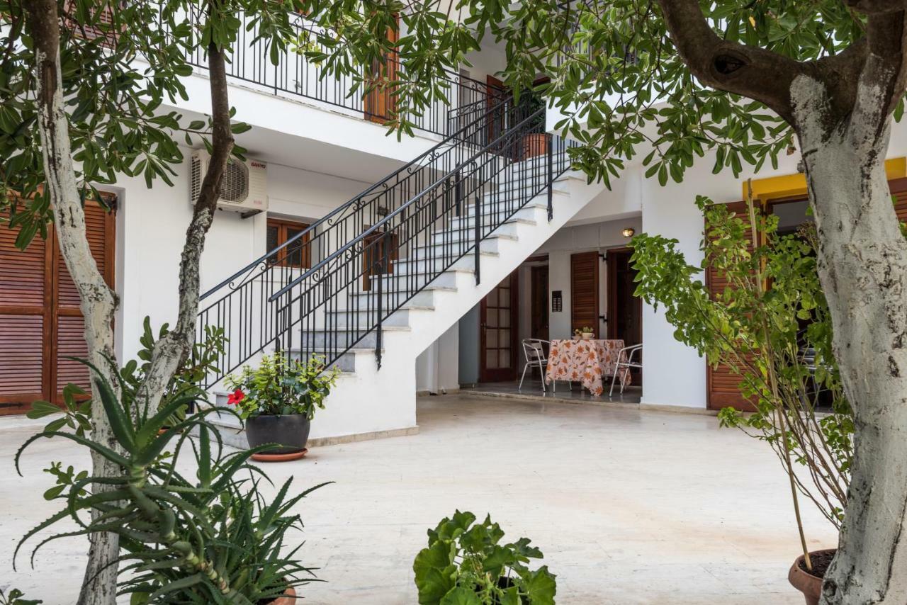Areti Apartments Poros  Bagian luar foto