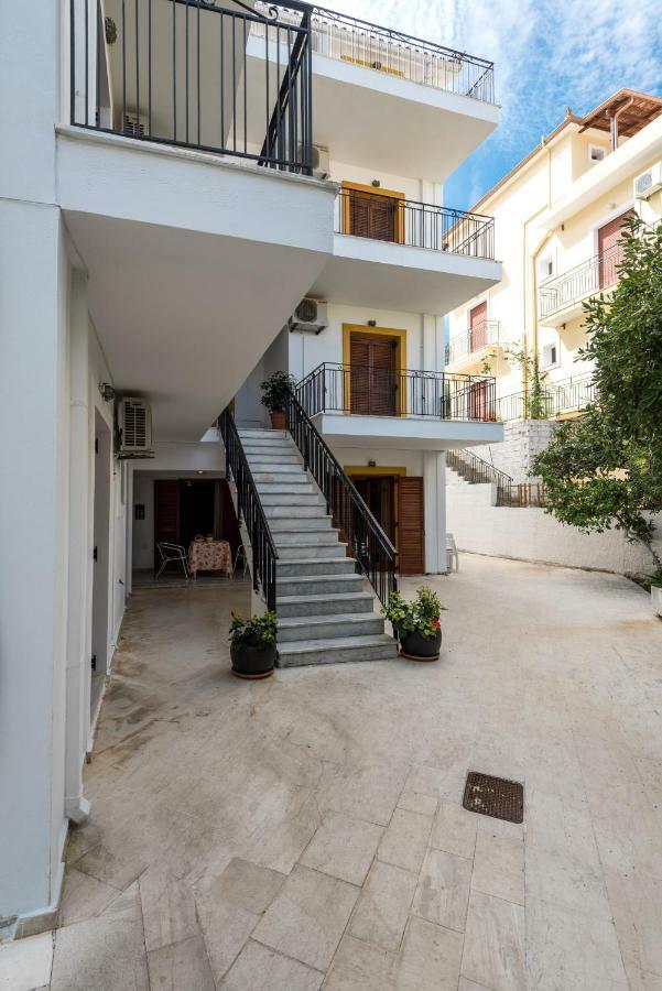 Areti Apartments Poros  Bagian luar foto